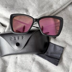 DIFF matte black Sunglasses with Pink Lenses